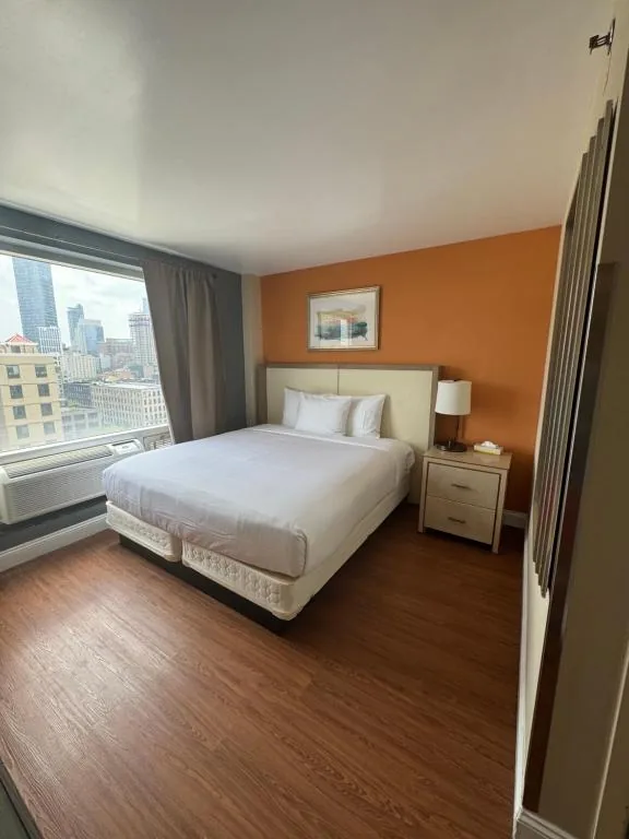 Deluxe Queen Room — Romana Hotel - NYC